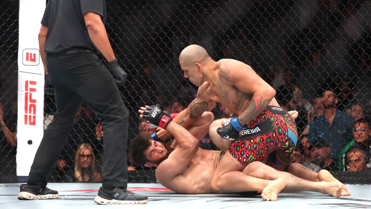 Экс‑чемпион UFC Кормье: «Анкалаев получит возможность снова драться за чемпионский титул» Экс‑чемпион UFC Кормье: «Анкалаев получит возможность снова драться за чемпионский титул»