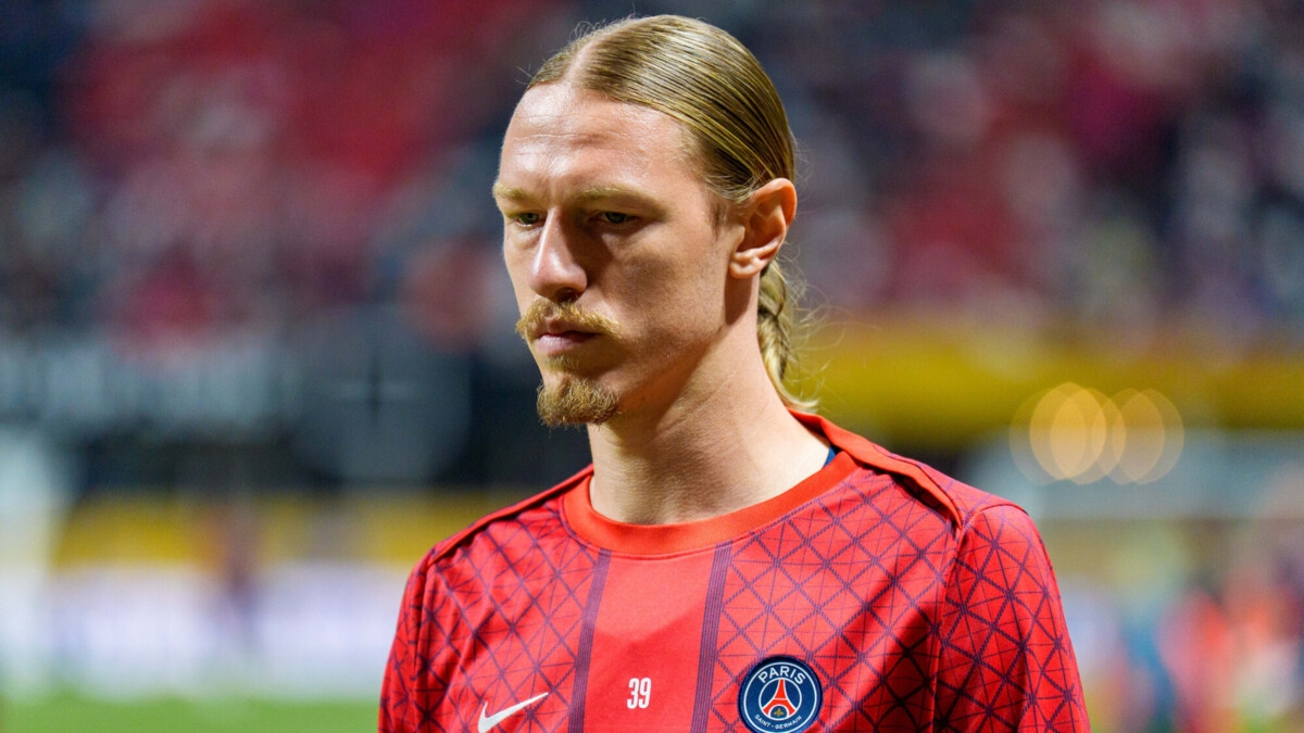 Колыванов: «Если Сафонов хочет играть, то ему нужно уходить из «ПСЖ» Колыванов: «Если Сафонов хочет играть, то ему нужно уходить из «ПСЖ»