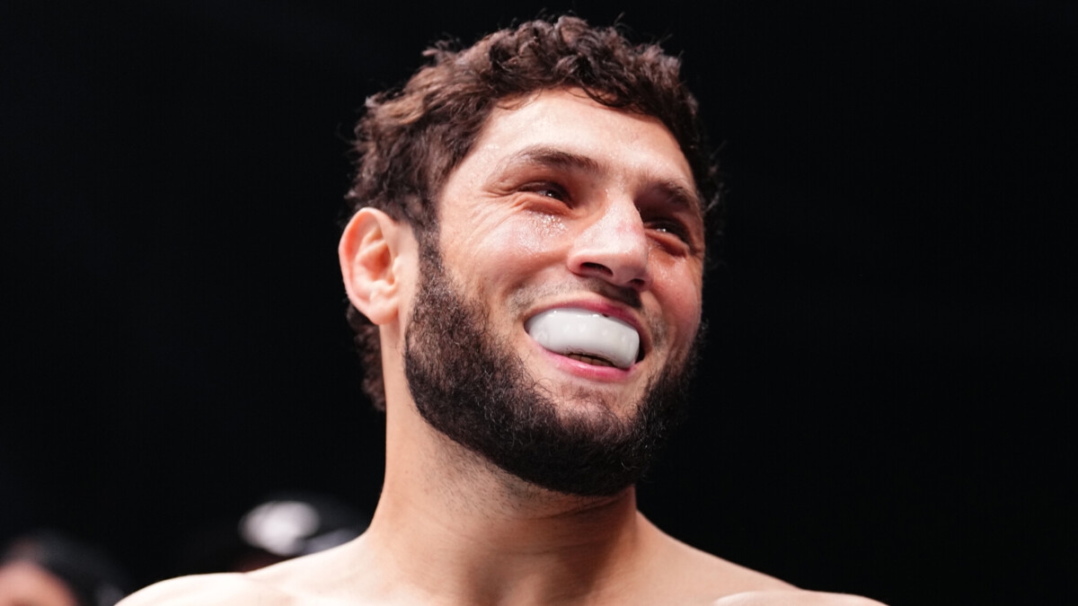 Россиянин Алискеров сразится с корейцем Паком на турнире UFC 321 — СМИ