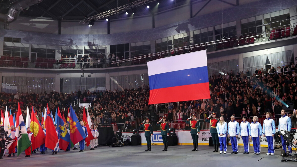Губерниев — в День флага РФ: «Верю в самое лучшее и в возвращение наших спортсменов»