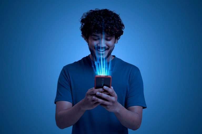 Google выпустила миниатюрную ИИ-модель Gemma 3 для смартфонов и колонок