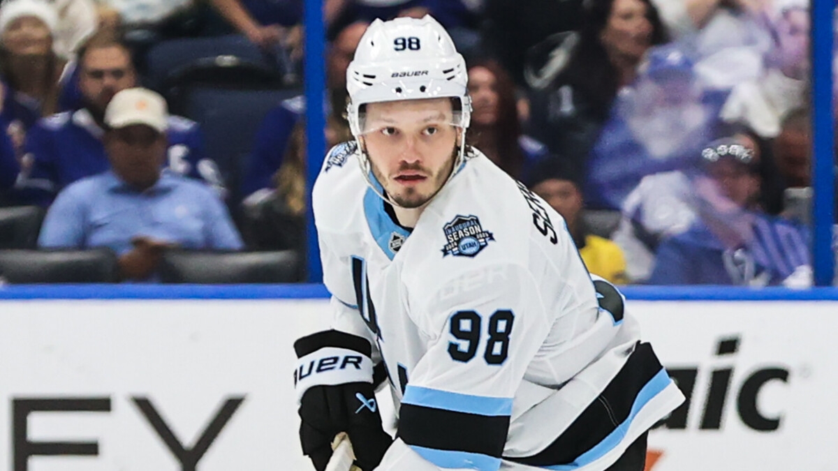 «Юта» разгромно проиграла «Анахайму» в предсезонном матче НХЛ, Сергачев отдал голевой пас «Юта» разгромно проиграла «Анахайму» в предсезонном матче НХЛ, Сергачев отдал голевой пас