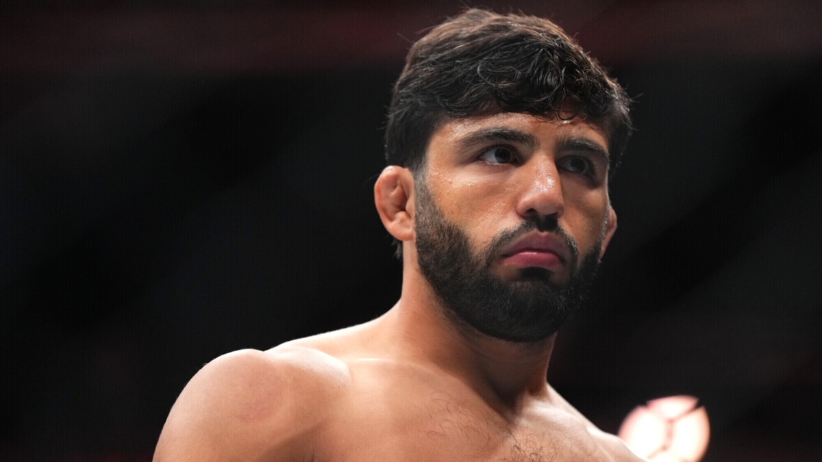 Царукян победил Хендерсона в поединке по бразильскому джиу‑джитсу Царукян победил Хендерсона в поединке по бразильскому джиу‑джитсу