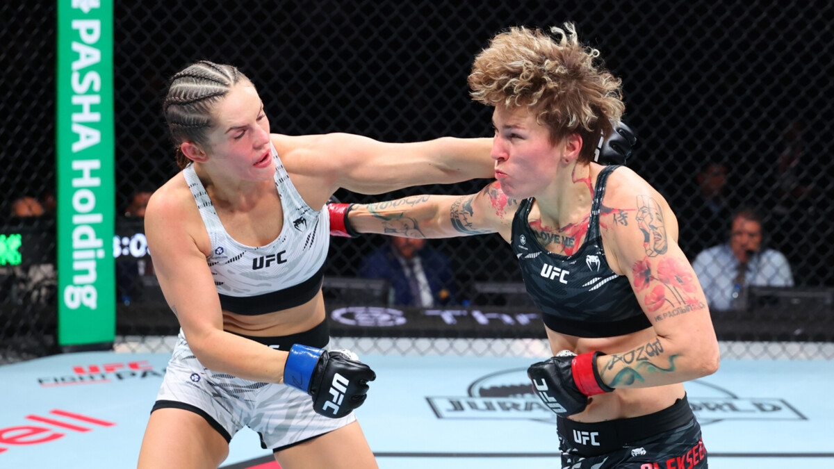 Алексеева проиграла Сигуле на турнире UFC в Баку и потерпела второе поражение подряд
