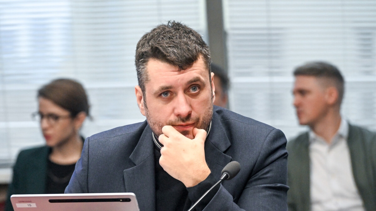 Каманцев — о долгих просмотрах VAR арбитрами: «В этом нет трагедии. Есть лишь один путь — учиться и стараться работать лучше» Каманцев — о долгих просмотрах VAR арбитрами: «В этом нет трагедии. Есть лишь один путь — учиться и стараться работать лучше»