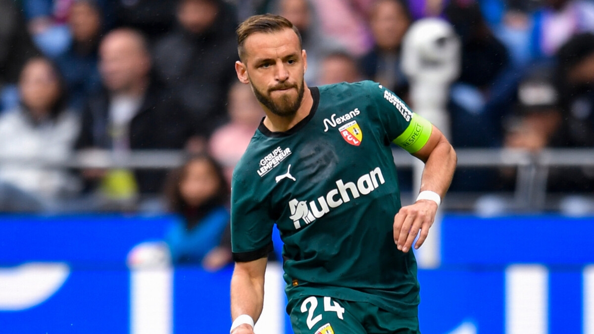 Футболист «Ланса» получил двойной перелом ноги на тренировке команды