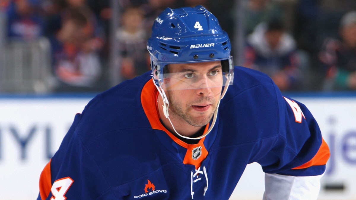 Экс‑защитник СКА ДеАнджело подписал новый контракт с «Айлендерс»