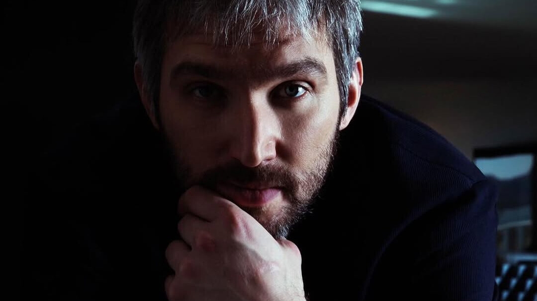 &laquo;Смелость прививается с детства&raquo;. Овечкин с сыном пролетел с парашютом над морем