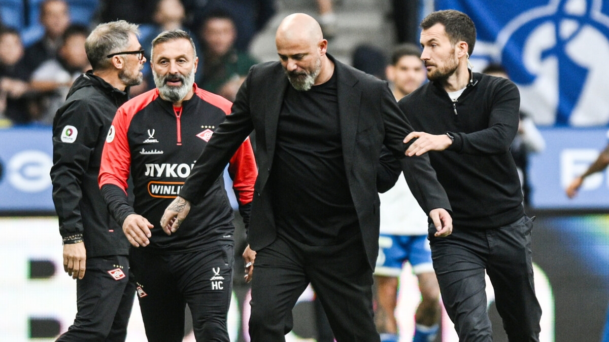 Литвинов объяснил поведение Станковича: «Деян понимает, что может где‑то действовать эмоционально» Литвинов объяснил поведение Станковича: «Деян понимает, что может где‑то действовать эмоционально»