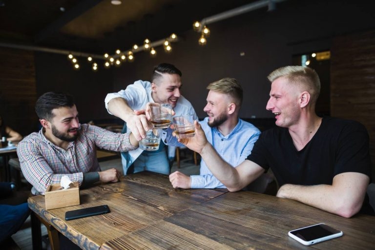 Алкоголь помогает говорить на чужом языке — это доказали ученые Алкоголь помогает говорить на чужом языке — это доказали ученые