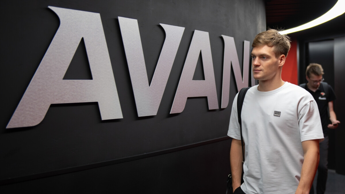 Главный тренер «Металлурга» Разин: «Долго убеждал перейти Рашевского, но он видит два года в «Авангарде» как трамплин в НХЛ»