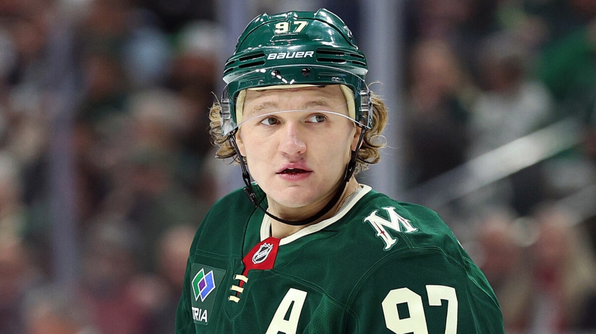 Капризов — об отклоненном предложении «Миннесоты»: «Я не знаю, кто такое говорит, и стараюсь не смотреть новости» Капризов — об отклоненном предложении «Миннесоты»: «Я не знаю, кто такое говорит, и стараюсь не смотреть новости»