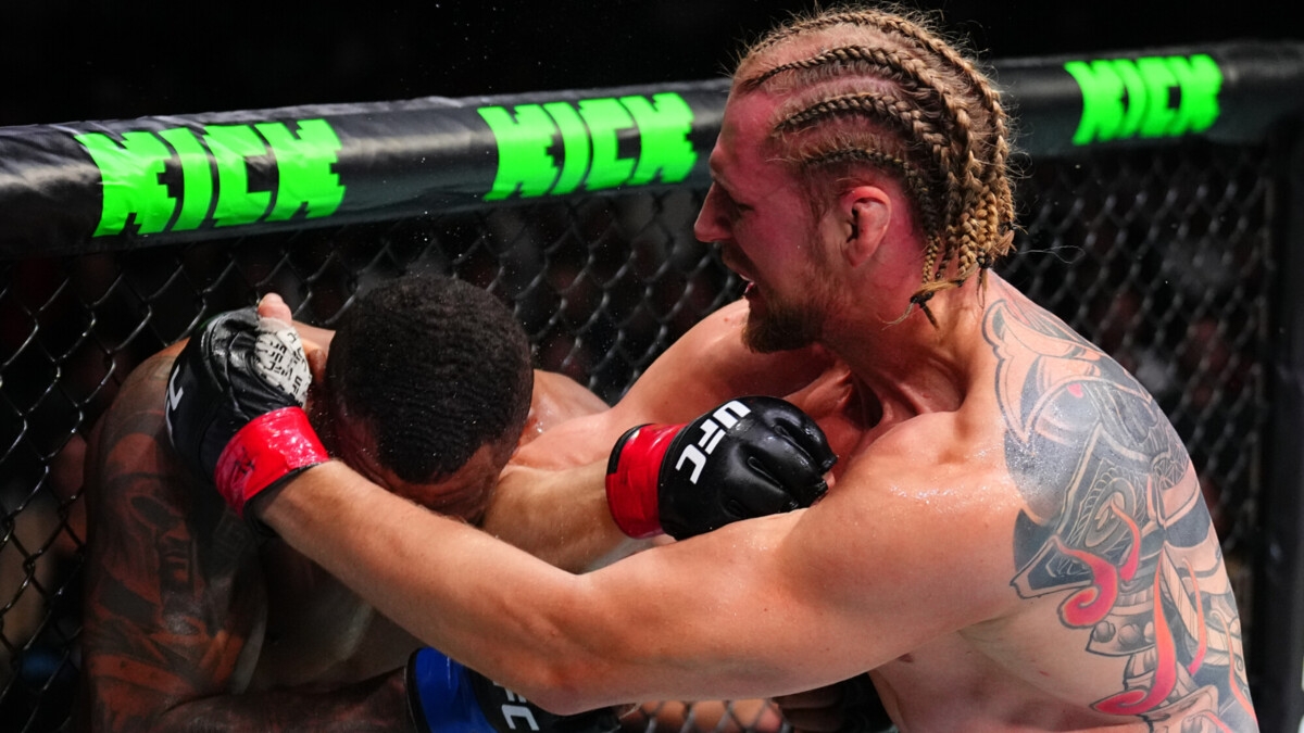 «Волков по делу выиграл у Алмейды» — боец Сарнавский