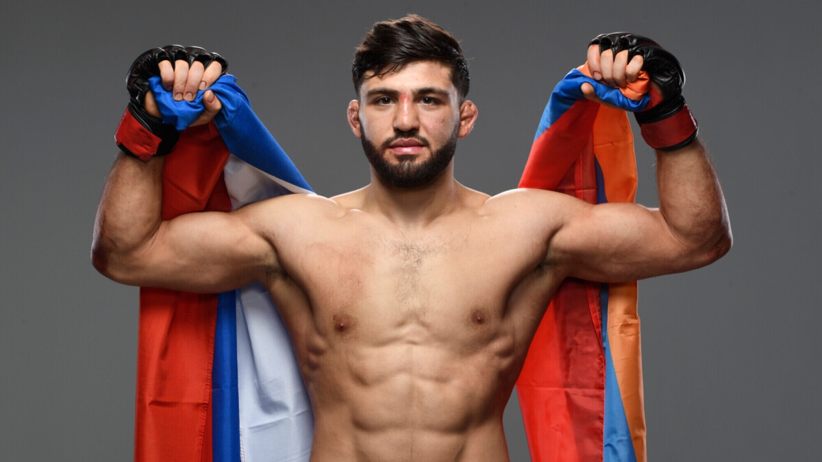 Боец UFC Царукян пообещал вытереть лицом Топурии пол октагона