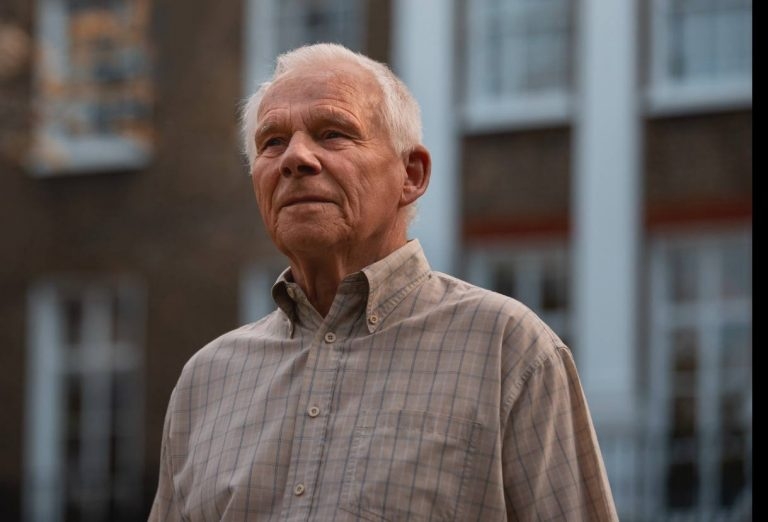 Секрет «запаха старости» закрыли: у кого он появится и как от него избавиться Секрет «запаха старости» закрыли: у кого он появится и как от него избавиться