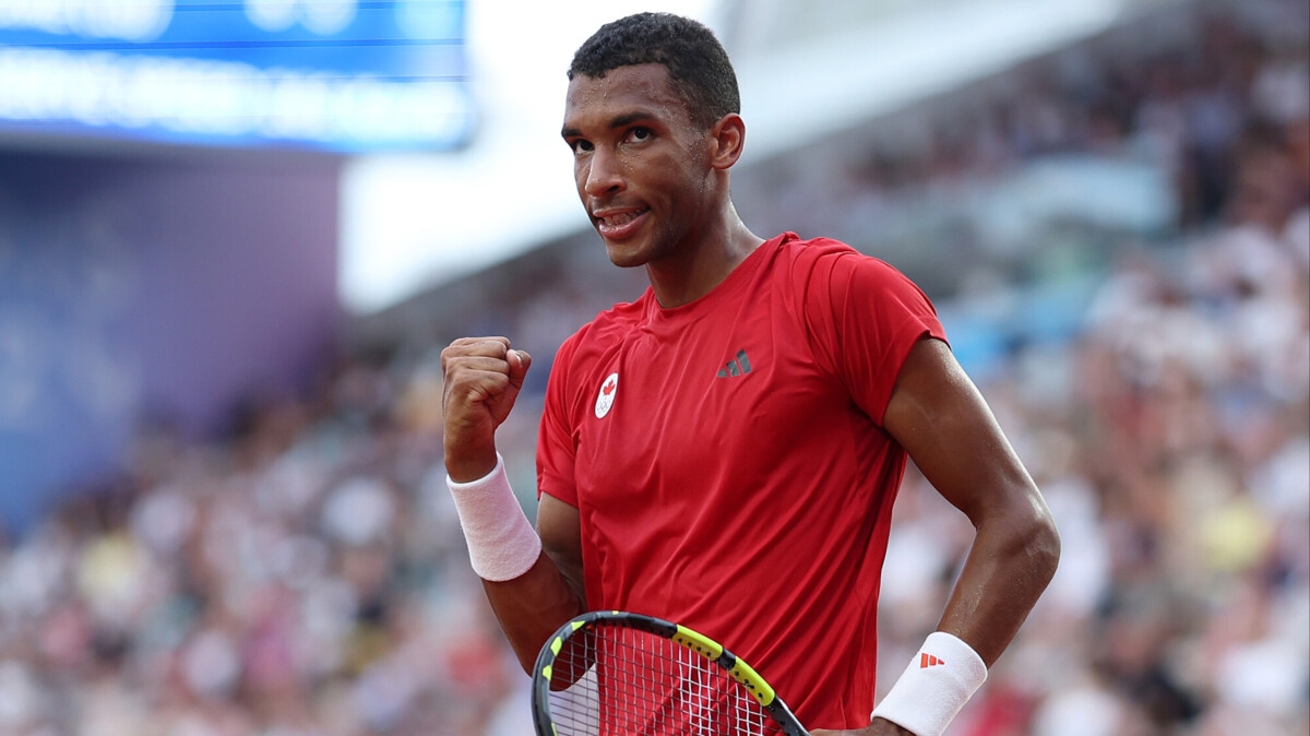 Оже‑Аляссим победил Зверева и стал соперником Рублева в 1/8 финала US Open