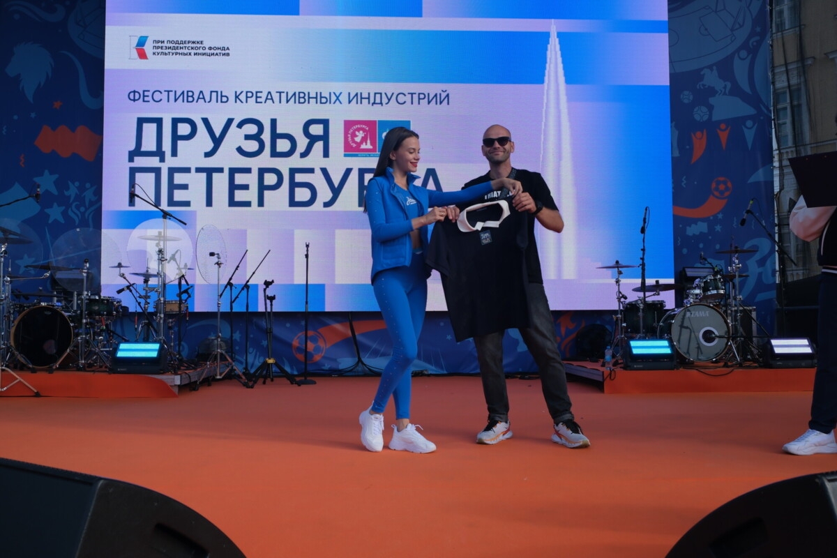 В Петербурге создали капсульную коллекцию в честь 100‑летия «Зенита» В Петербурге создали капсульную коллекцию в честь 100‑летия «Зенита»