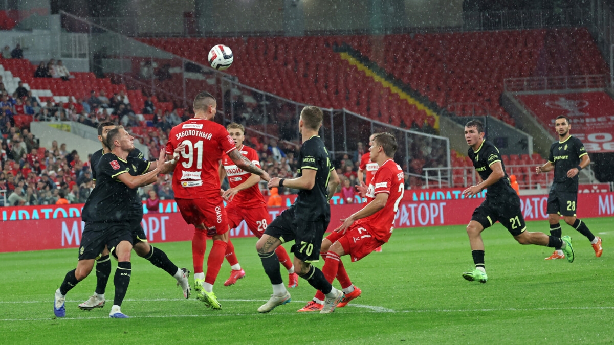 «Спартак» оштрафован на 100 тысяч рублей за поведение болельщиков в матче Кубка России с «Динамо» Мх