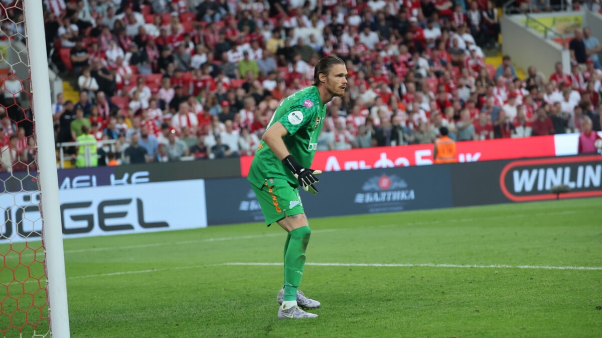 Голкипер Адамов признан лучшим игроком «Зенита» в июле и августе