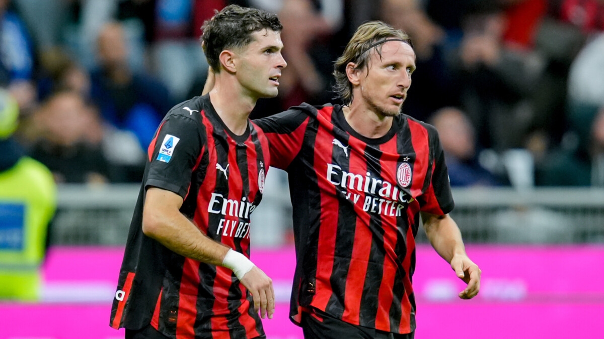 «Милан» в меньшинстве обыграл «Наполи» в матче Серии А