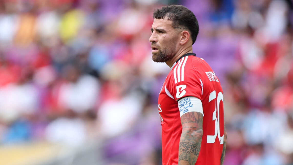 Чемпион мира Отаменди продлил контракт с &laquo;Бенфикой&raquo; на сезон