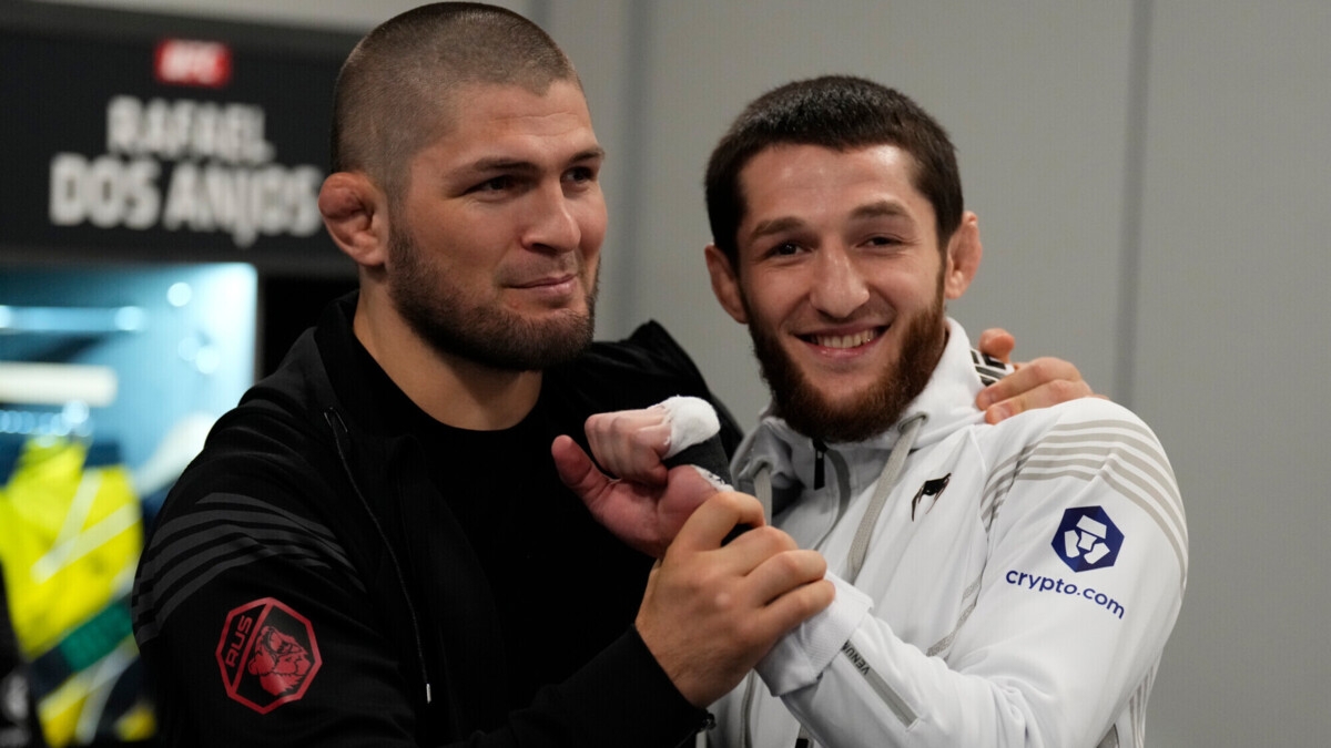 Боец UFC Уланбеков: «Вне зала Хабиб не строгий. Но когда начинаем тренироваться, то шуток уже не бывает»