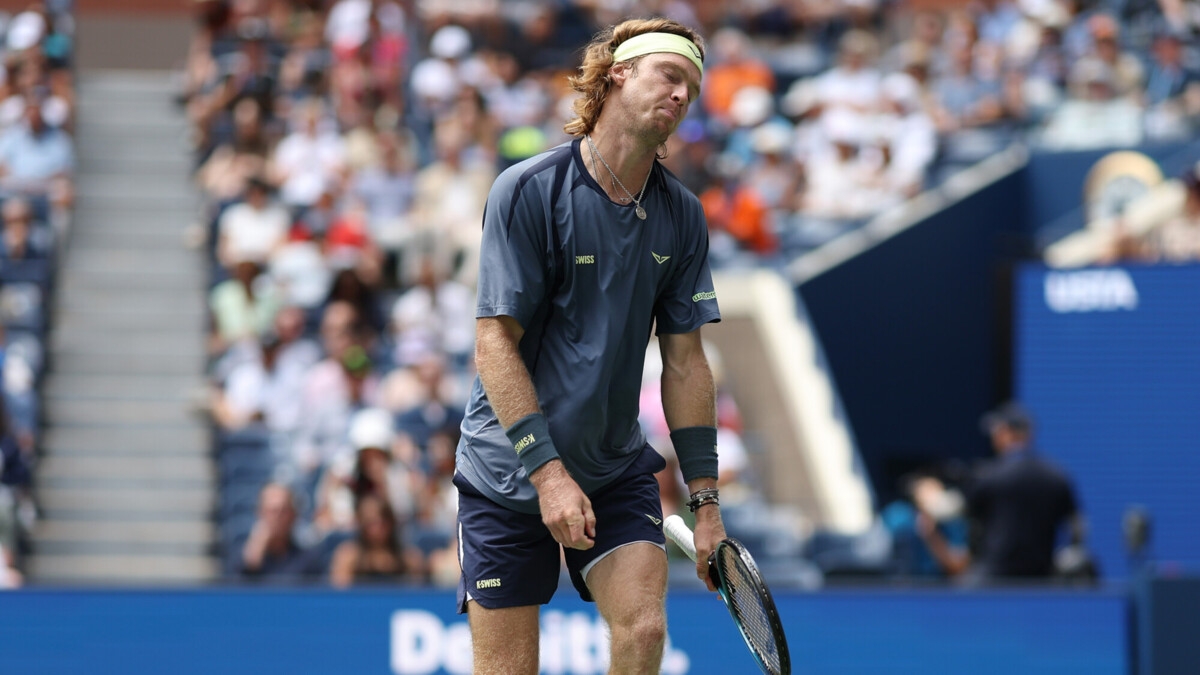 Рублев в трех сетах проиграл Оже‑Аляссиму и не сумел выйти в ¼ финала US Open