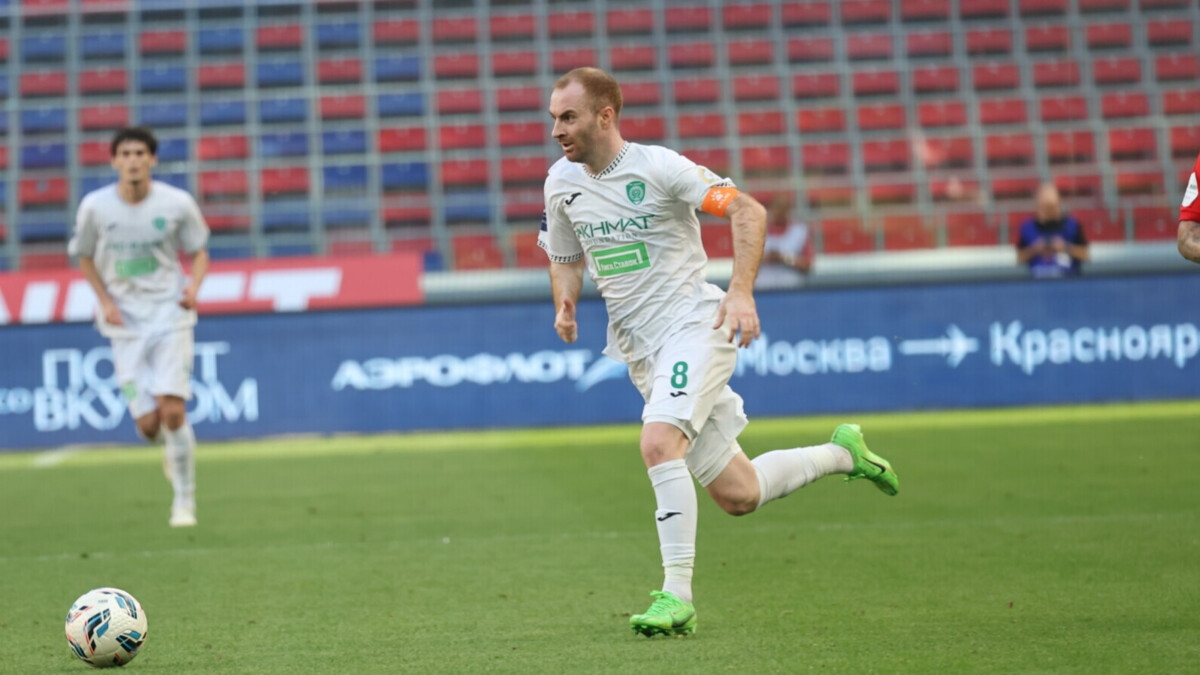 Богосавац уже долгое время в России, понятно его желание получить паспорт РФ, заявили в агентстве, представляющем интересы серба