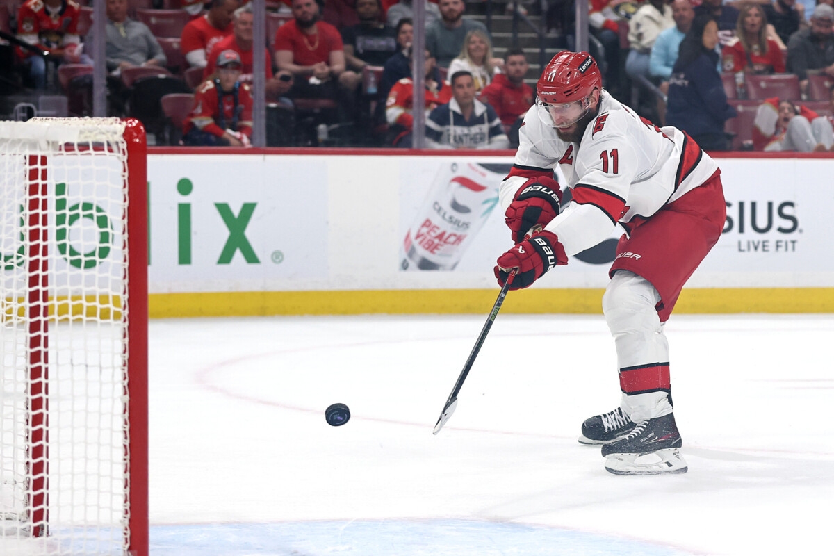 «Лос‑Анджелес» в матче НХЛ с «Каролиной» отыгрался с 0:3, но уступил в овертайме «Лос‑Анджелес» в матче НХЛ с «Каролиной» отыгрался с 0:3, но уступил в овертайме