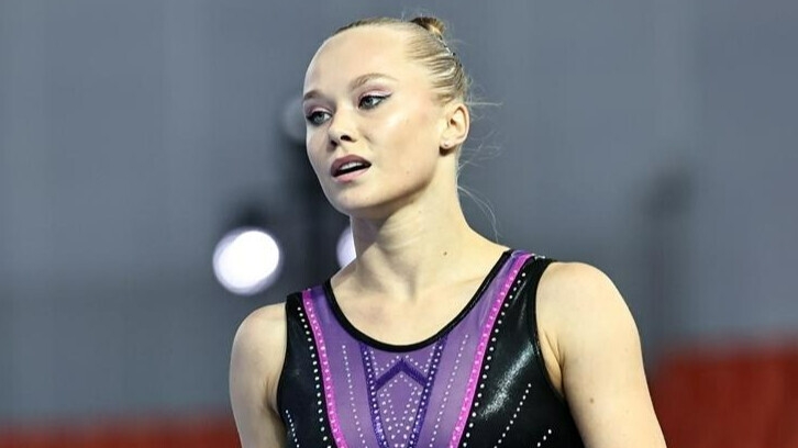 Мельникова завоевала золото в упражнении на разновысоких брусьях на чемпионате России в Сириусе Мельникова завоевала золото в упражнении на разновысоких брусьях на чемпионате России в Сириусе