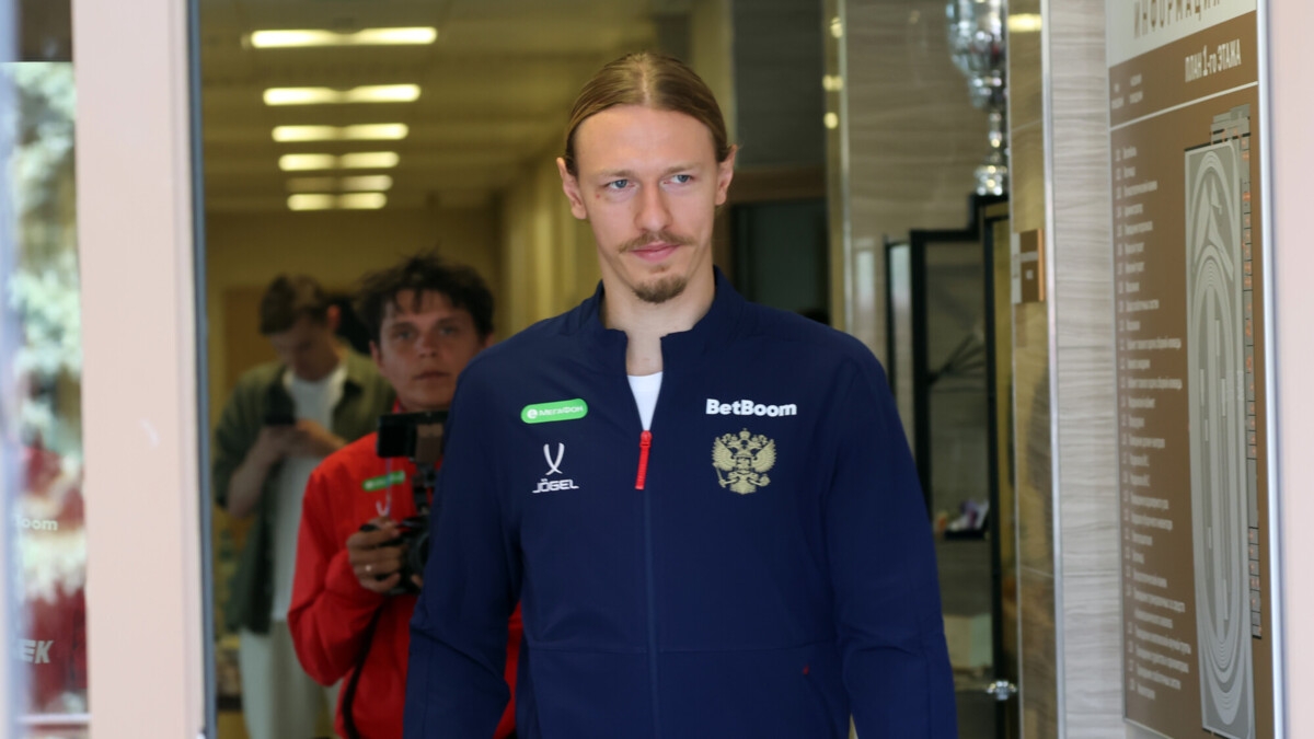 Главный тренер ЦСКА Челестини &mdash; о возможном трансфере Сафонова: &laquo;Я был капитаном &laquo;Марселя&raquo;, не хочу покупать игроков &laquo;ПСЖ&raquo;