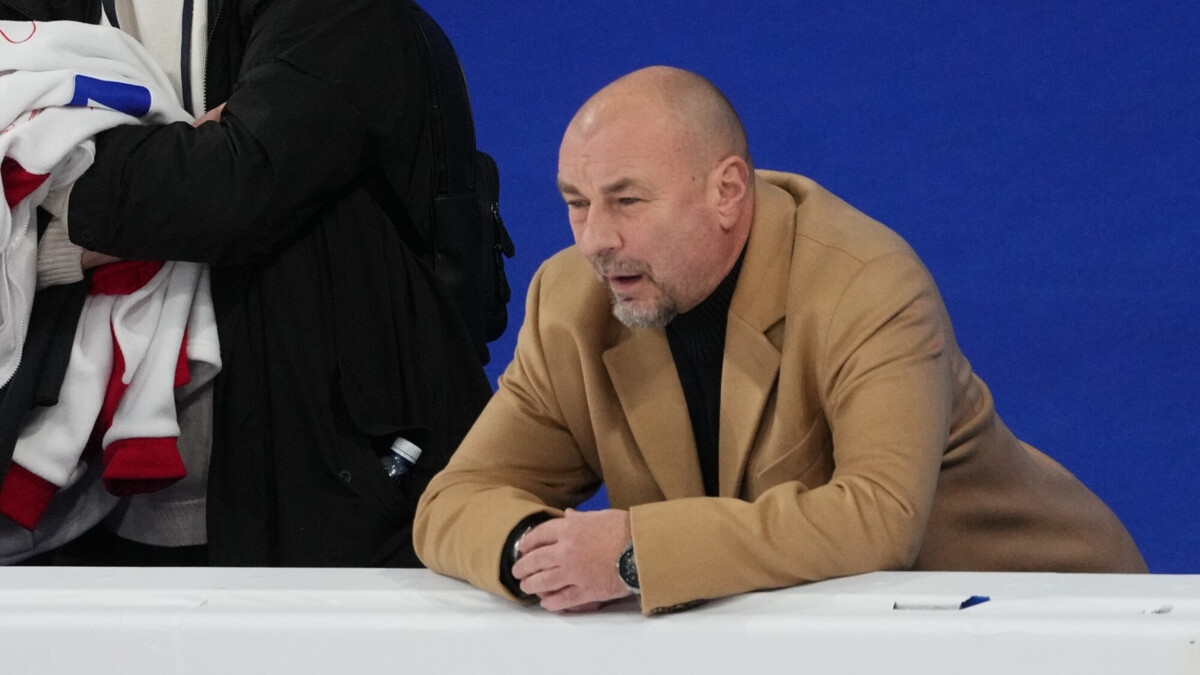 Группа Жулина временно тренируется на арене Навки