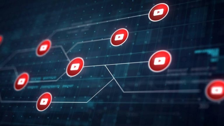 YouTube простит блогеров за фейки о COVID-19 и выборах YouTube простит блогеров за фейки о COVID-19 и выборах