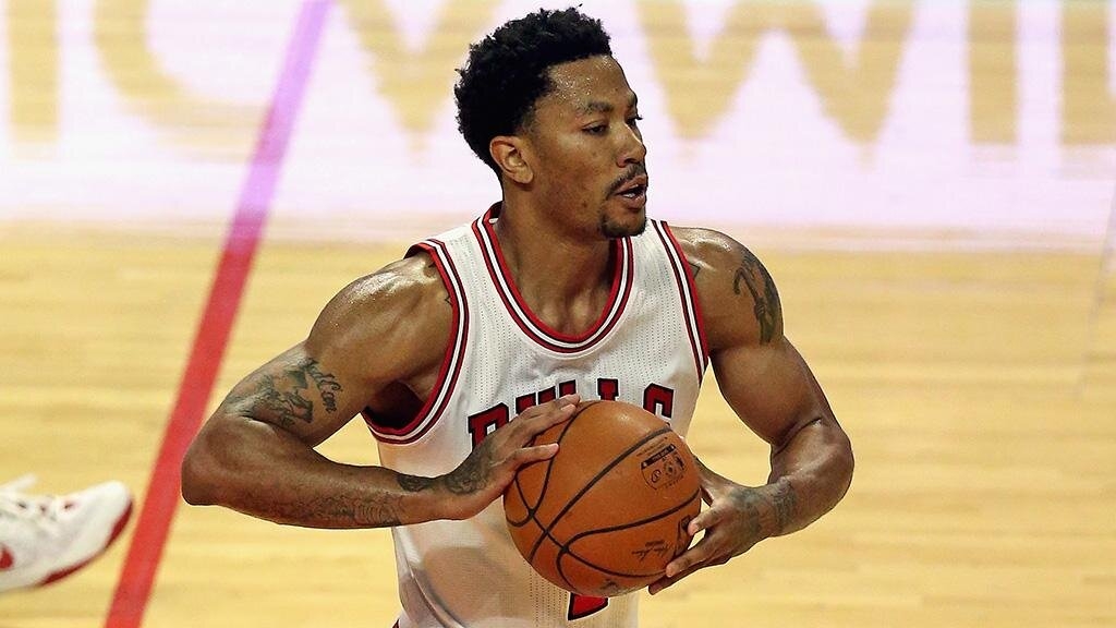 Деррик Роуз стал пятым баскетболистом в истории «Чикаго», чей номер выведен из обращения Деррик Роуз стал пятым баскетболистом в истории «Чикаго», чей номер выведен из обращения