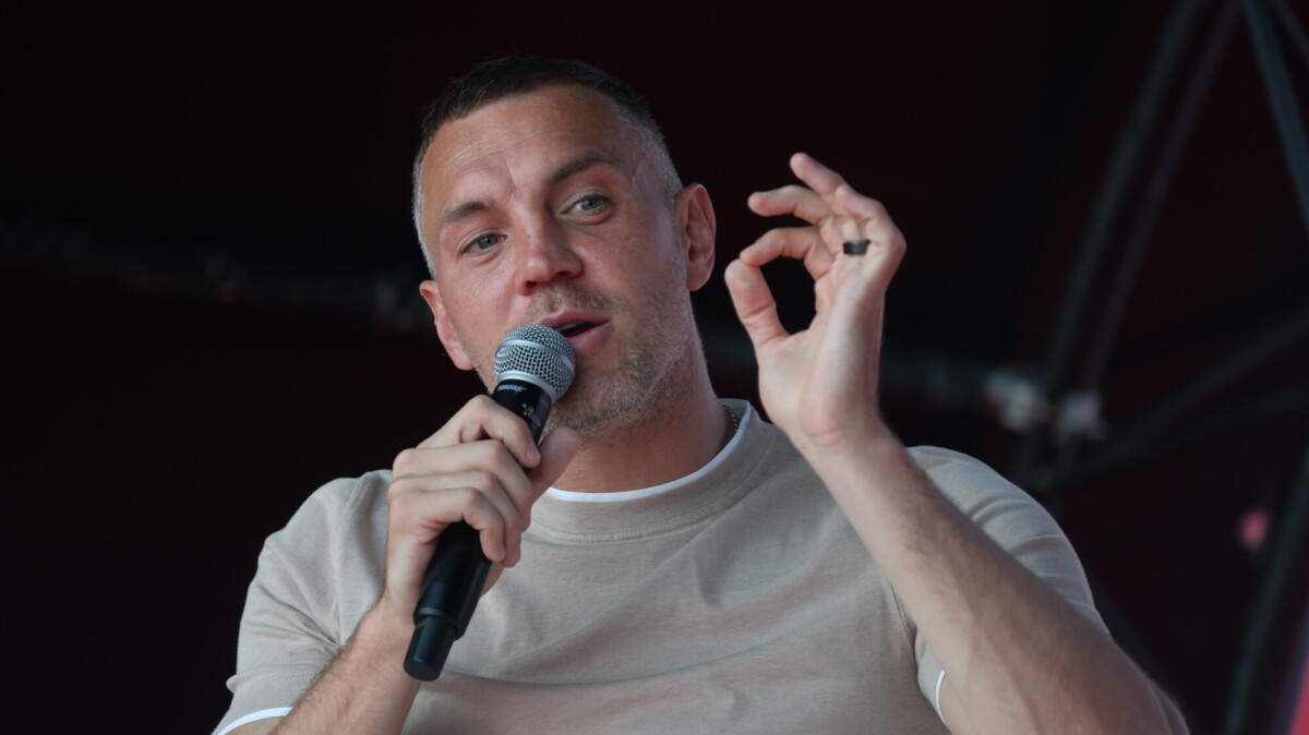«Дзюба помогает развивать молодых игроков» — тренер «Акрона» Тедеев