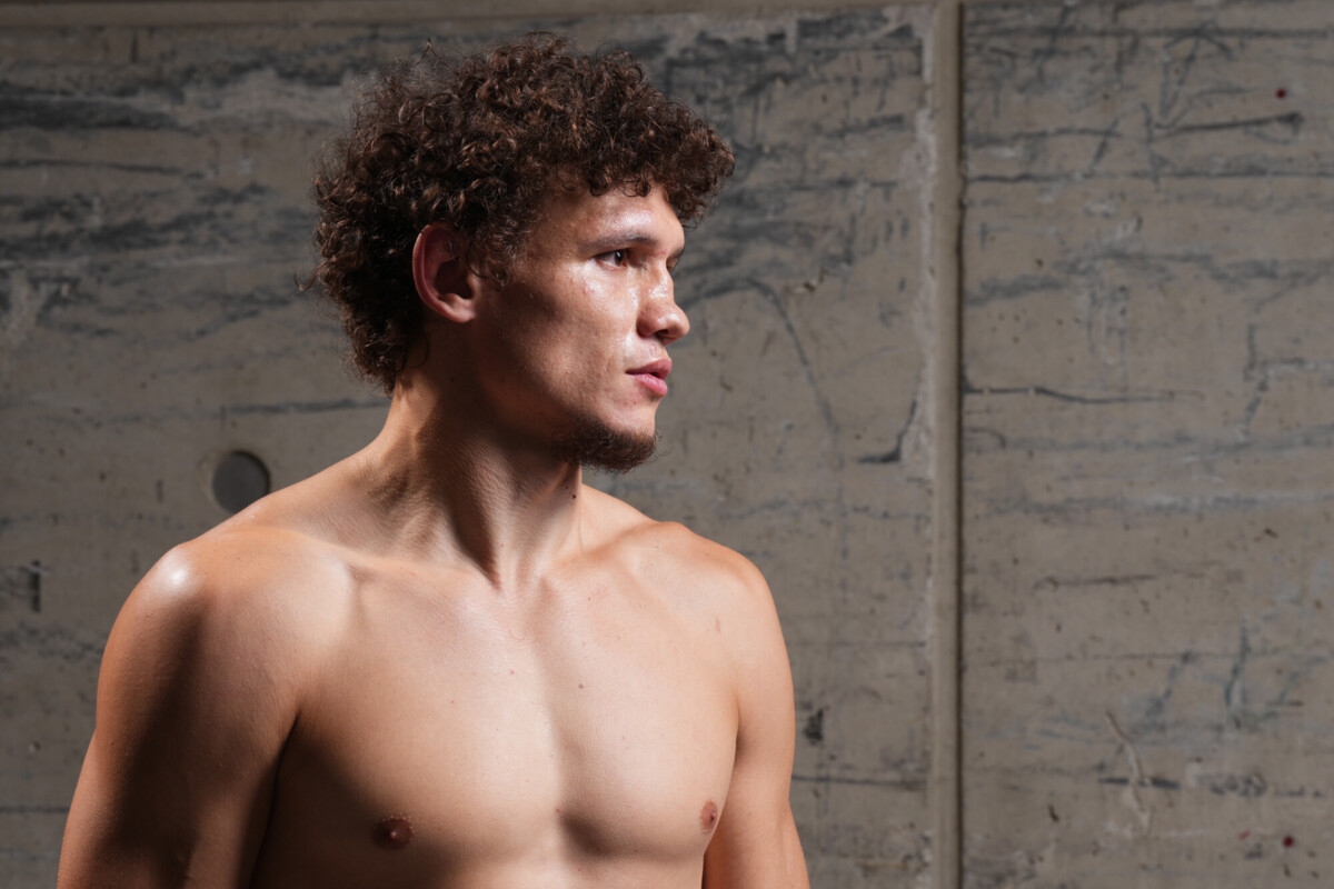 Копылов проиграл Косте в со‑главном поединке турнира UFC 318