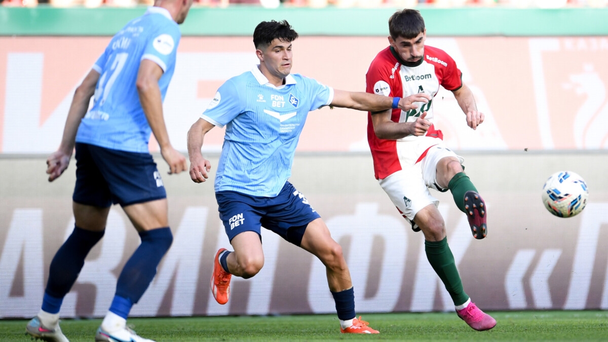 Лапочкин: «Бакаев специально бьет локтем Ракова. Это агрессия»