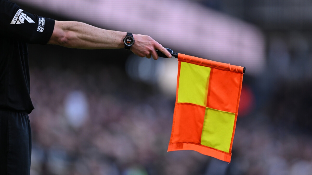 В Боливии футболист дал пощечину женщине‑судье после того, как она удалила его с поля