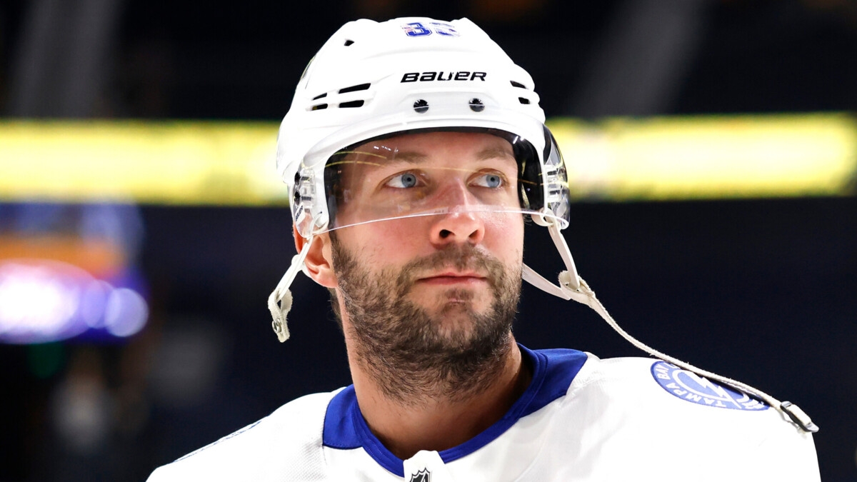 Кучеров опередил Капризова и вышел на первое место в гонке российских бомбардиров НХЛ