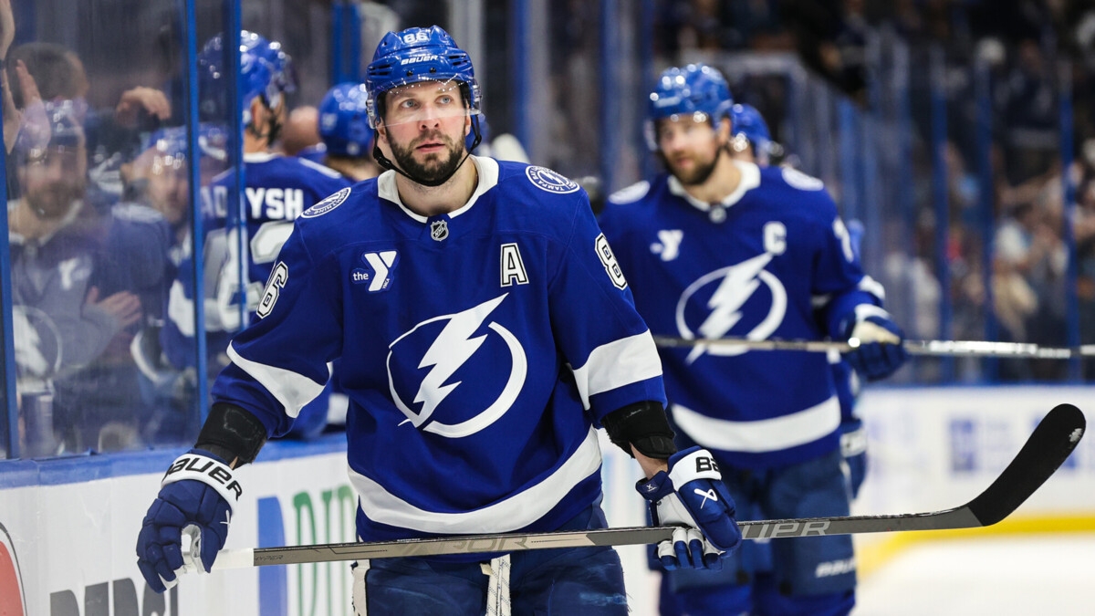 Кучеров и Василевский признаны первыми звездами матча НХЛ против «Вегаса» Кучеров и Василевский признаны первыми звездами матча НХЛ против «Вегаса»