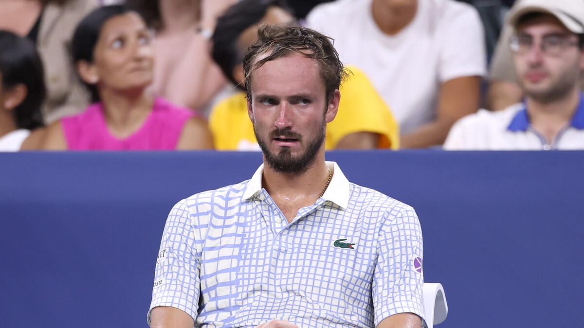 Медведев отдаст 39% призовых в качестве штрафа за поведение на US Open