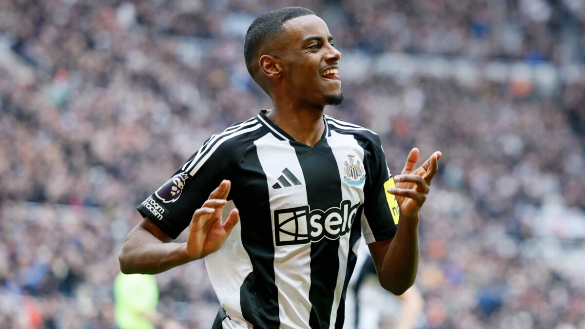 «Ливерпуль» приобрел у «Ньюкасла» форварда Исака за рекордные для Великобритании €144 млн