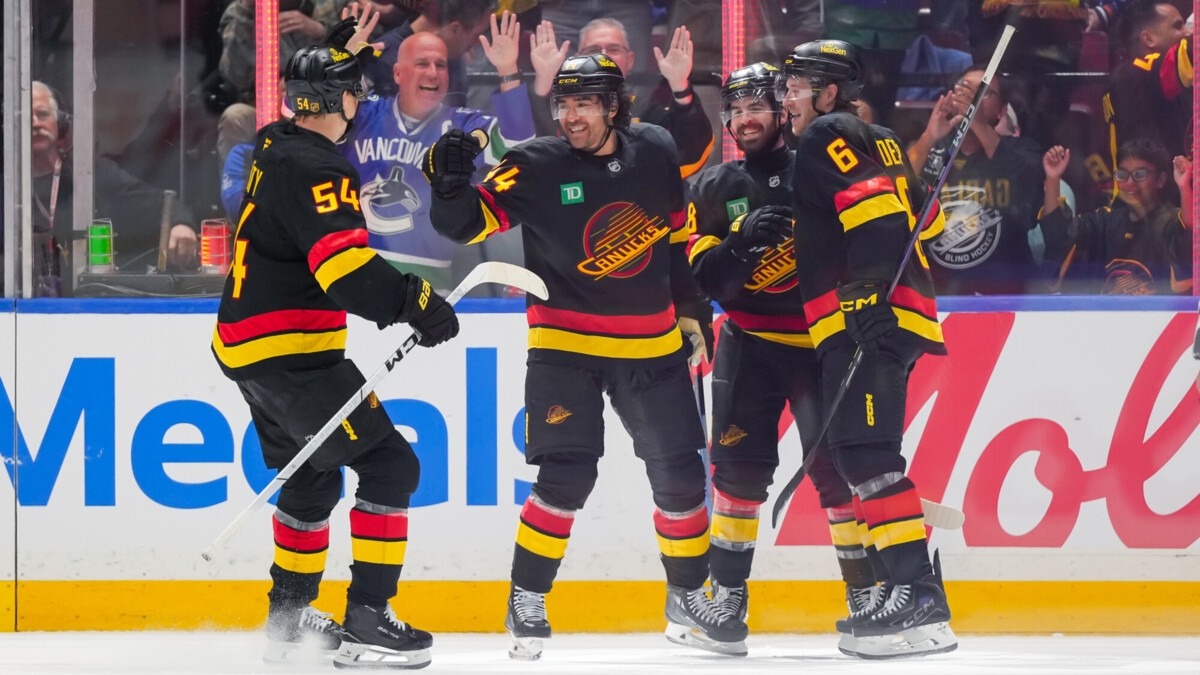 «Ванкувер» обыграл «Тампу» в матче НХЛ, Кучеров забил гол «Ванкувер» обыграл «Тампу» в матче НХЛ, Кучеров забил гол