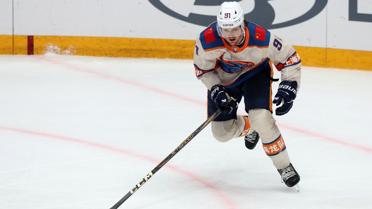 Хоккеист «Шанхайских Драконов» дисквалифицирован на один матч за непристойный жест Хоккеист «Шанхайских Драконов» дисквалифицирован на один матч за непристойный жест