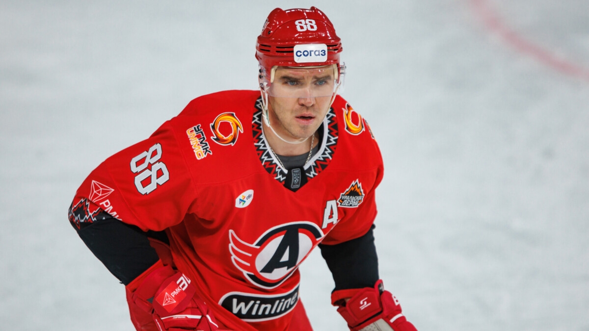 Тренер «Автомобилиста» Заварухин: «Трямкин на лавке подбадривает ребят, но его основная работа — на льду»