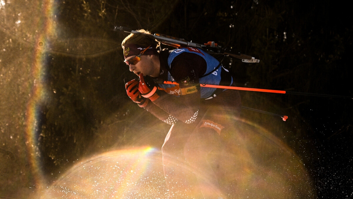 Биатлонист Евменов назвал сюрпризом победу в одиночной эстафете на Кубке Содружества