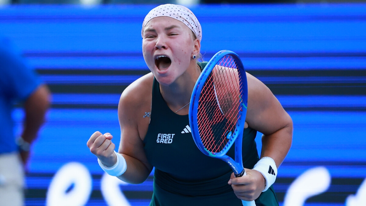 Шнайдер вышла в финал теннисного турнира в Монтеррее, победив американку Паркс Шнайдер вышла в финал теннисного турнира в Монтеррее, победив американку Паркс