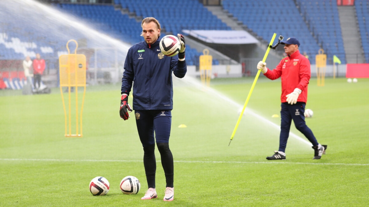 «Максименко сейчас в лучшей форме, если судить по тренировкам» — Кафанов назвал вратаря на матч с Иорданией