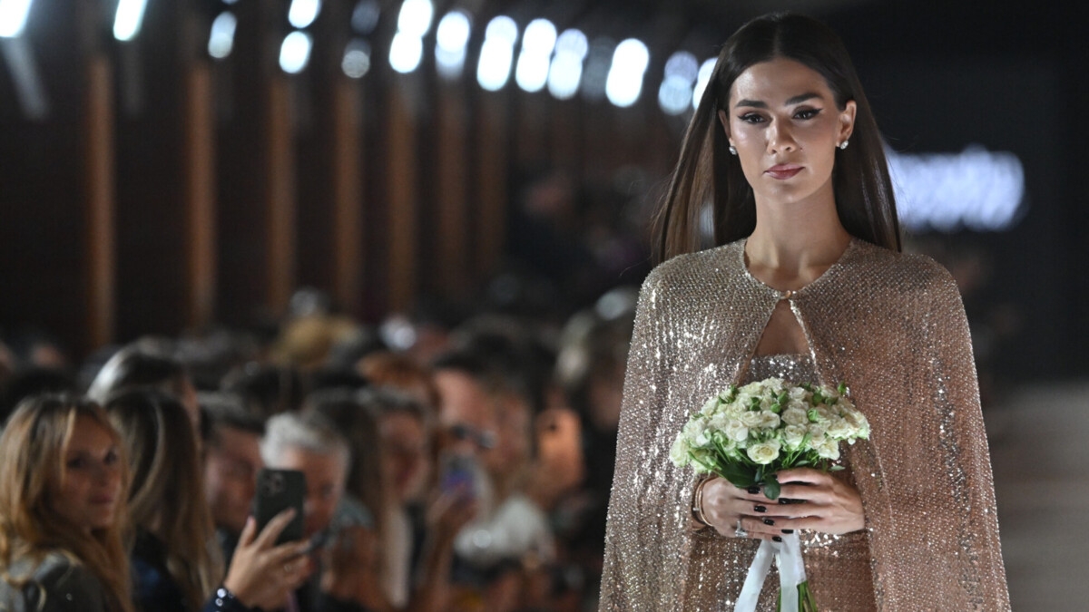 Жена Овечкина в Вашингтоне сфотографировалась с флагом России Жена Овечкина в Вашингтоне сфотографировалась с флагом России