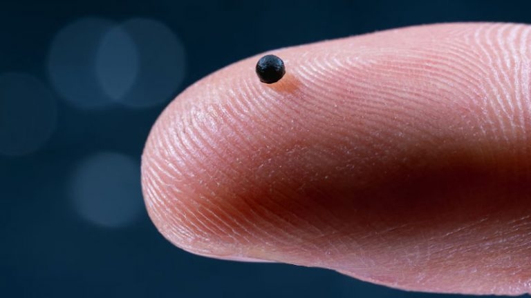 Ученые создали микроробота, который доставляет лекарства по венам и сосудам